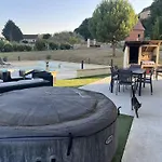 Villa Maison 6km De Sarlat Piscine Chauffée Et Jacuzzi